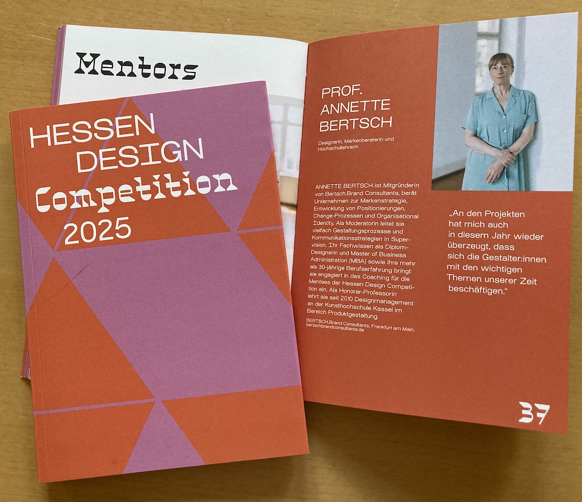 Broschüre zur Hessen Design Competition 2025 mit Prof. Annette Bertsch als Mentorin